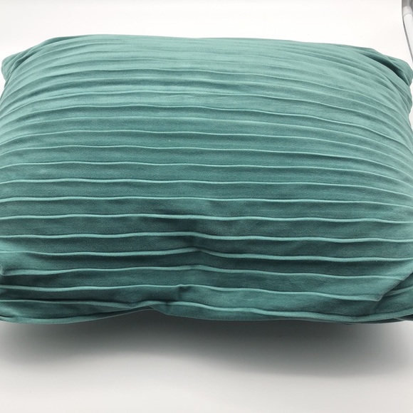 PILLOW Rectangle accent pillow. - Picture 5 of 5